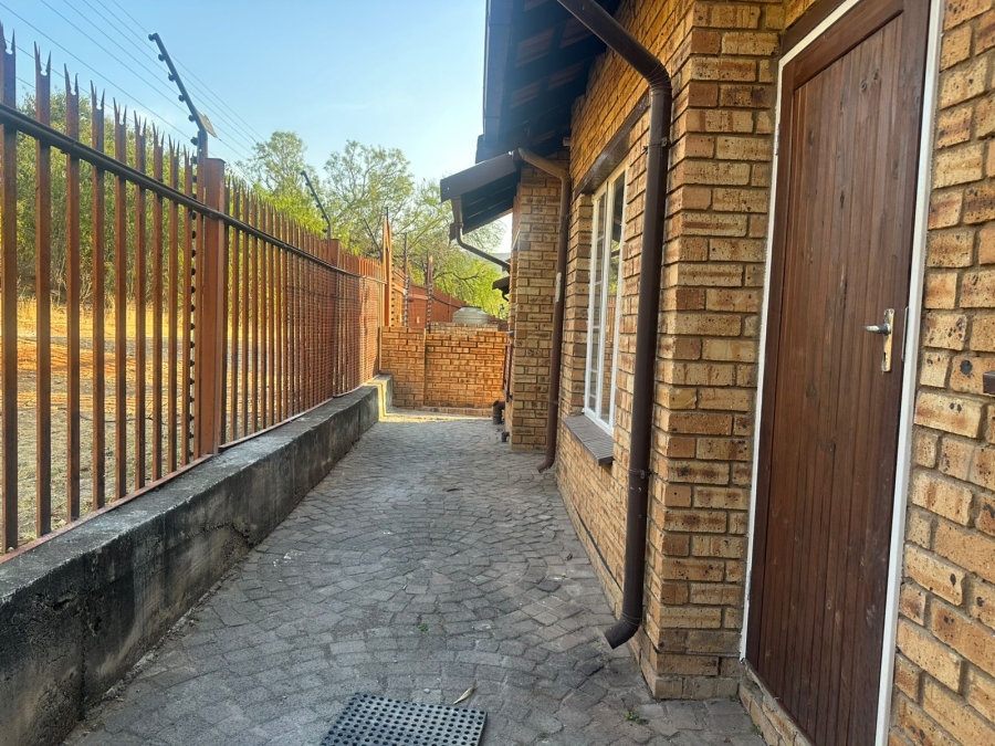 To Let 3 Bedroom Property for Rent in Safari Gardens North West